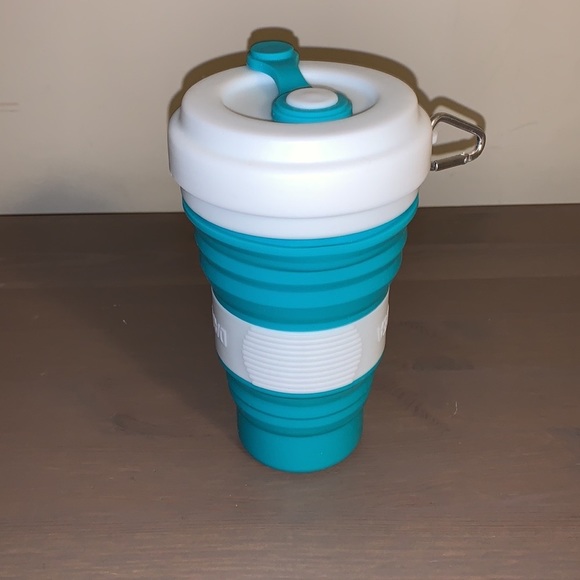 🆕 David’s Tea Teal and White Collapsible Silicone Iced Tea Cup with Carabiner - Picture 2 of 10